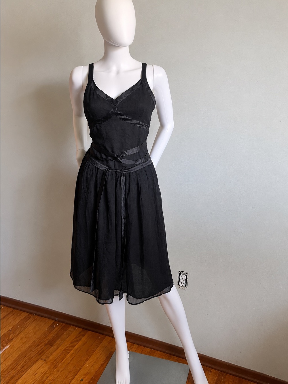 Black Sleeveless V-Neck Midi Dress